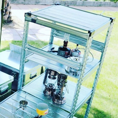 アウトドア用品をすっきり収納！頼れるスチールラック